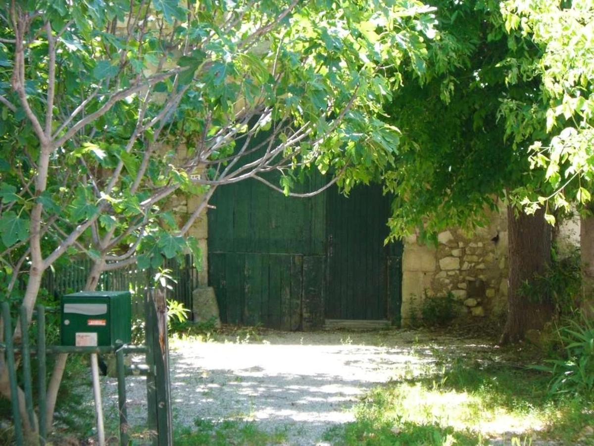 Maison Charmante Avec Terrasse Et Jardin A Noves Exterior photo